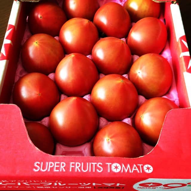 志摩有子さんのインスタグラム写真 - (志摩有子Instagram)「好き過ぎて箱買い🍅🍅🍅 #スーパーフルーツトマト #NKKアグリドリーム #トマトマニア」5月1日 13時45分 - ariko418