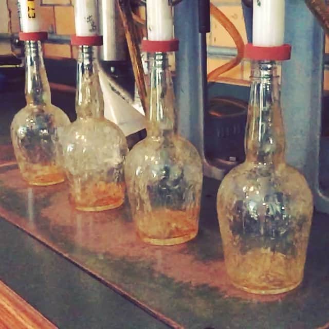 ケビン・シストロムのインスタグラム：「Got to visit Buffalo Trace Distillery today. This is their special bottling station for small batch bourbons. No tastes allowed unfortunately 😳」