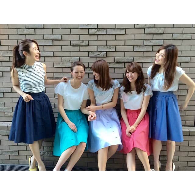 西口真央のインスタグラム：「すっごくみんな楽しそうな写真を発見😂💕 #willselection おそろいのスカート/// #ブランドレップ #仲良し #楽しい #先輩 #カラフル #おそろい #お気に入り #girls #happy #smile #shirt #spring #collar #colorful #pink #blue #navy #skyblue #purple #favorite #picture #love」