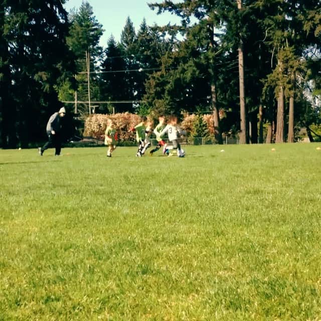 クリント・デンプシーのインスタグラム：「Dream big little man.#prouddad」