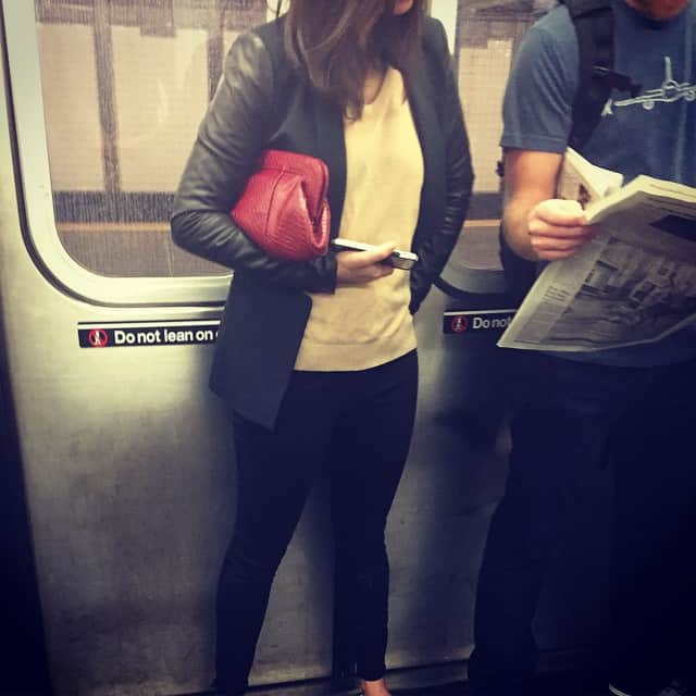 ローレンマーキンさんのインスタグラム写真 - (ローレンマーキンInstagram)「Spotted: Tatum on the 2 train! #NYC #subway #morningcommute #clutchlove」5月5日 23時51分 - laurenmerkin