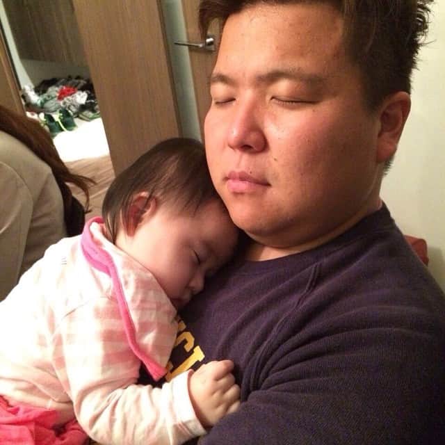 西代洋さんのインスタグラム写真 - (西代洋Instagram)「たむらさんの誕生日会に来てた赤ちゃん可愛かったな。。 腹の柔らかさに瞬寝したな〜  自分の子供やったら愛しすぎてえらいことなりそうや。。」5月6日 14時47分 - onikuchan0927