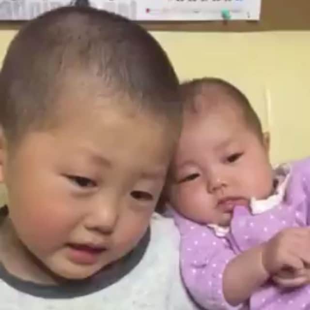 田口成浩のインスタグラム：「#龍くん紬ちゃんの初コラボ #秋田県民歌 #\(//∇//)\」