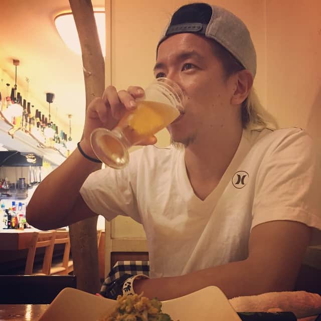 こーいちのインスタグラム：「神泉にある沖縄料理屋「ゆいまーる食堂」で夏予定のニコ生の作戦会議してます。 ゆいまーる食堂は番組のスポンサーもしてもらってて、ご飯もすこぶる美味しいんです。 そしてやっぱり世界のサンブは頼りになります。 ニコ生、面白い事が出来そうだ。 皆さんお楽しみに。」