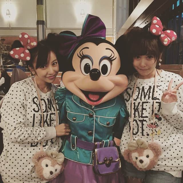 板野友美さんのインスタグラム写真 - (板野友美Instagram)「いつかのわたし  #1回やってみたかった #Disney #オソロコーデw #ひなさん #佐野ひなこ」5月8日 20時26分 - tomo.i_0703