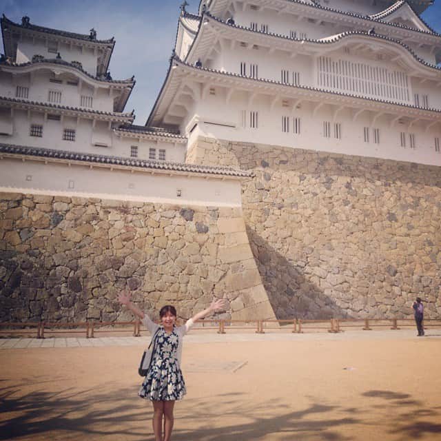 花井美理のインスタグラム：「I went to Himeji Castle !  It is really white and the beautiful castle .」