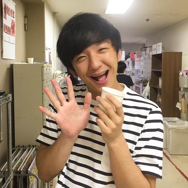 江崎峰史さんのインスタグラム写真 - (江崎峰史Instagram)「100万点の笑顔くれるやつサンキュー！  #パンサー向井」5月8日 19時03分 - ezakitakafumi