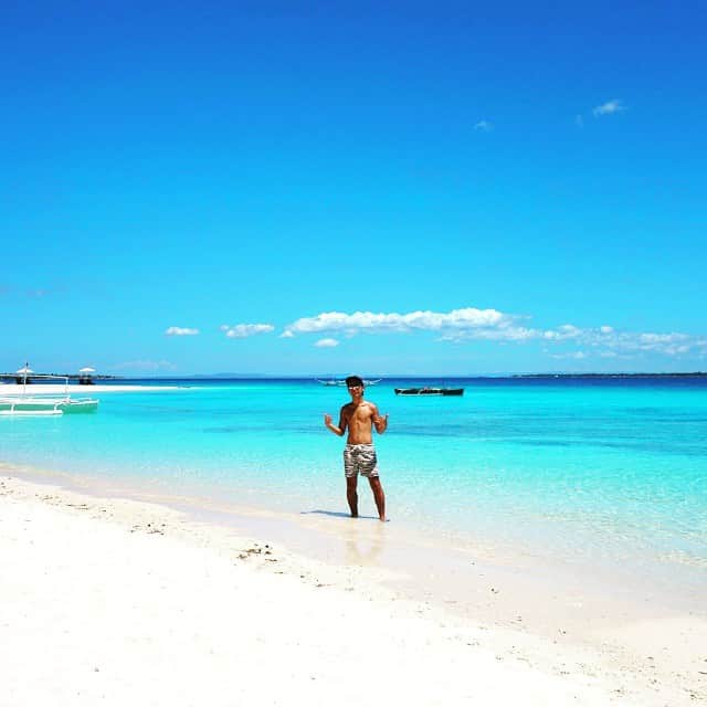 のインスタグラム：「I arrived Cebu island Philippines!So I'm going to appear beach festival that is Summer madness 2015 in Cebu tomorrow!  明日セブ島でヘッドライナーを務めるビーチフェスティバル出演の為にセブ島に到着！  明日フェス会場のDALAGUETE BEACH PARKに移動なので今日はホテルでゆっくりしたいと思います〜  フェス出演後は飛行機に飛び乗り、 マニラに移動し88clubに出演、  そして翌日はMartin garrixがマニラに来るので仲間達と会いに行ってきます！  毎日が音楽の日々最高に楽しもう！  #electriczoo #edm #makuhari #beach #tokyo #r3hab #vinai #dvbbs #aoki #dyro #ww #EDM #dj #daiki #festival #Japan #electric #dance #music #bouncegeneration #miami #ibiza #djdaiki #ebmjapan #cebu #philippines #summermadness #manila #beach #summer」