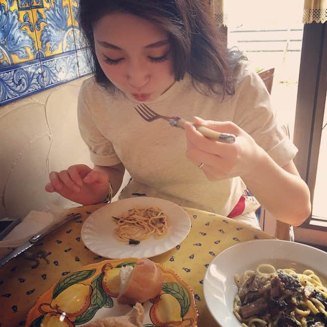 塩尻奈都子のインスタグラム：「lunch with Mizuho❤︎ #gw#bacio#bestfriend#happyday#lemonplate#look at her mouth#パワーチャージ#食べる時の口が可愛いねん☺︎#動物みたい」