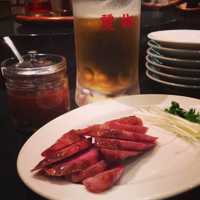 志摩有子さんのインスタグラム写真 - (志摩有子Instagram)「台湾に行きたくなったので旦那さまにお願いして麗郷へ。まずはお約束の腸詰めちゃん。 #安定の美味しさ #ビールによく合う #パクチー別盛りを待っているところ #BGMはスウィングアウトシスターズ」5月9日 21時30分 - ariko418