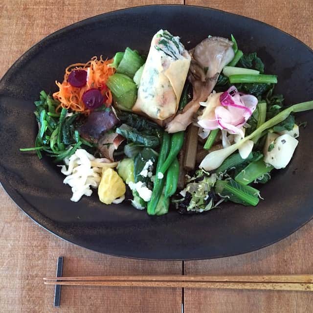 渡辺有子さんのインスタグラム写真 - (渡辺有子Instagram)「ごはん屋ヒバリにて日曜ランチ。 野菜たくさんでうれしい。  聖子さんとちょっとだけミーティングもできた。 夏にたのしいことしますよ！」5月10日 19時18分 - yukowatanabe520