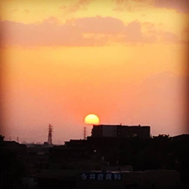 稲葉剛さんのインスタグラム写真 - (稲葉剛Instagram)「本日の夕陽です。」5月10日 18時33分 - inabatsuyoshi