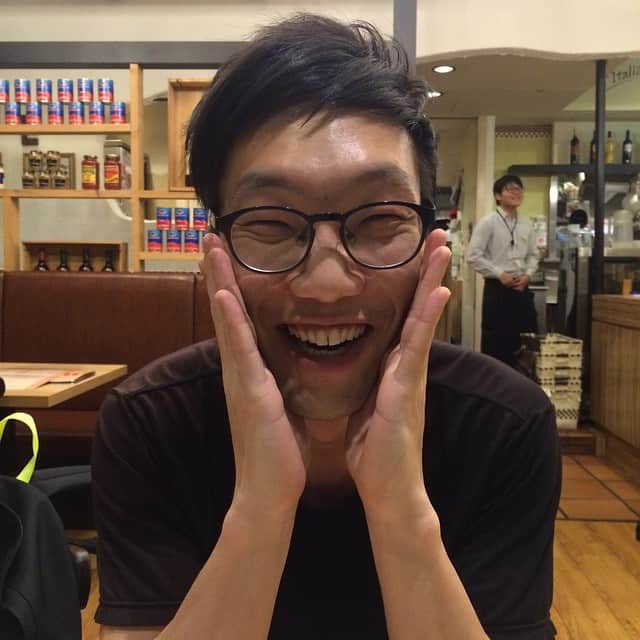 カバのインスタグラム：「極SPありがとうございました！！楽しかったー！！明日は19時からEVEMON TKF!!!がコラントッテホールであります！！置きチケ出来ますので、是非遊びにきてくださいっ！！宜しくお願いしますー☆  男性ブランコ平井ちゃんとご飯！！ #男性ブランコ #平井ちゃん #カバと爆ノ介の子供 #ぶっすー」