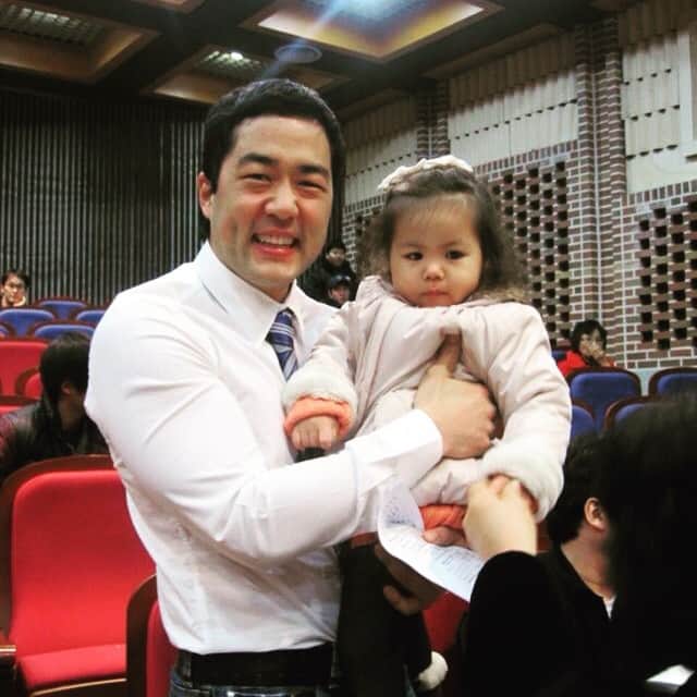 ティム・カンさんのインスタグラム写真 (ティム・カンInstagram)「Say hello to jenny , my youngest