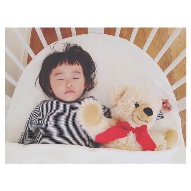 Stokke Japanさんのインスタグラム写真 - (Stokke JapanInstagram)「お昼寝タイムは、怪獣さんが寝ている平穏な時間でもあり、かわいい寝顔を見て幸せを感じる瞬間だそうです★  #ストッケ #スリーピー #ベビーベッド #お昼寝 #寝顔 #怪獣 #幸せ #happy  Photo by @ciaochami」5月11日 12時03分 - stokkejapan