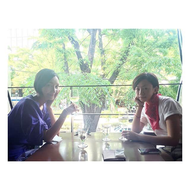 愛可さんのインスタグラム写真 - (愛可Instagram)「コマキちゃんとお茶という名の昼下りワイン🍷」5月13日 16時15分 - aikick