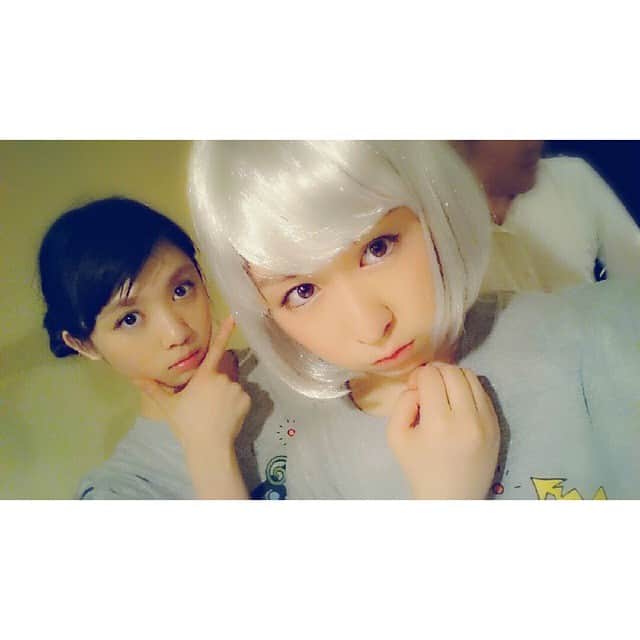 のインスタグラム：「ライブありがと～☺サ上と中江のステージお邪魔させてもらうときシルバーショートになった～💡新井さんはカツラ取っちゃった後だね。笑」