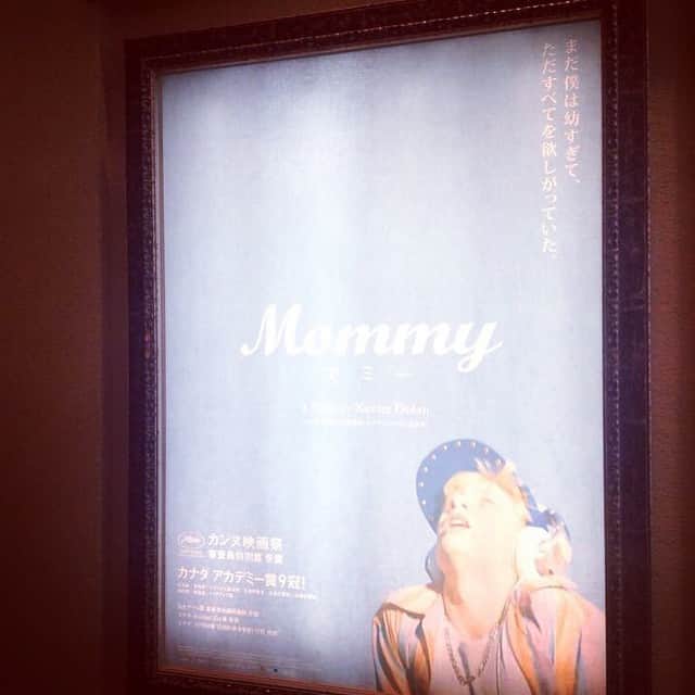 笛木優子のインスタグラム：「マミー。  昨日前から二列目で観ました。 初ドラン監督作品。  く、く、苦しい…  けど素晴らしい。涙が止まりませんでした😭」