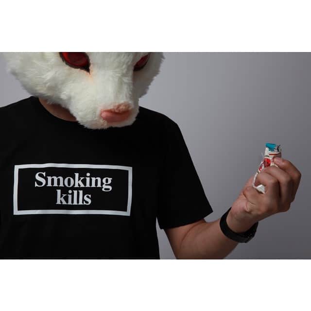 石川涼さんのインスタグラム写真 - (石川涼Instagram)「タバコを辞めて1年半が経ちました。辞めて1番良かった事はみんなを待たせたり喫煙所を探しに行くなど「無駄な時間」が無くなったことです。時間だけはみんな平等だからね。タバコ辞めた方がいいぜ。  #smokingkills Tシャツ17時から予約開始です。  #fr2 #fxxkingrabbits #leica #summilux」6月16日 16時42分 - vanquishceo