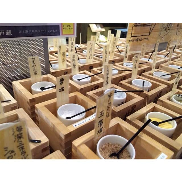 Washoku (和食) Japanese Foodさんのインスタグラム写真 - (Washoku (和食) Japanese FoodInstagram)「This is the #sake-tasting corner inside #Echigoyuzawa Station. It is possible to #taste more than a hundred variations of #Japanese sake.  Echigoyuzawa is located in the #Niigata prefecture, which produces the best sake in #Japan.  Photo: Echigoyuzawa Station  #日本 #お酒」6月16日 15時30分 - washoku_japanesefood