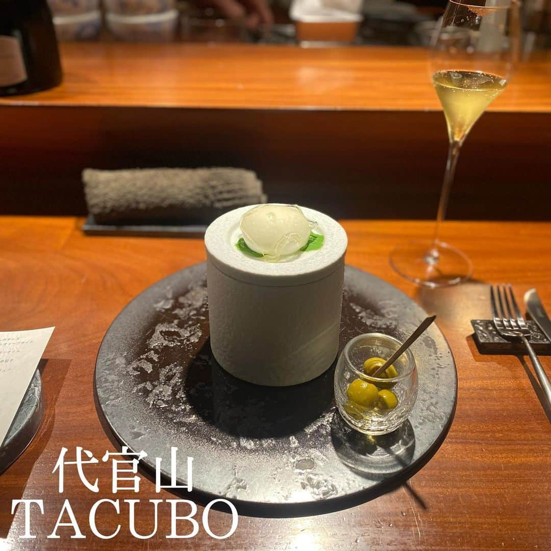 モラレスしれなさんのインスタグラム写真 - (モラレスしれなInstagram)「📍TACUBO ミシュラン一つ星⭐️ アイスクリームまで白トリュフを使った 白トリュフ尽くしコースでした🤍 様々な産地の食材を使った斬新な料理と確かな味が魅力的 ひと口で食べなきゃいけない ちゅるんカプレーゼから始まり お魚、お肉、サラダ、パスタ、、、 量も丁度よく、完食できた🤤 特にサムライオイスター🦪と ホクホクの人参🥕が忘れれん  食後のマドレーヌと紅茶まで美味しくて 心も体も満たされまくり😮‍💨☕️♡  #予約困難店 #ミシュラン一つ星 #tacubo #代官山ディナー #イタリアン #白トリュフ #白トリュフのパスタ #カプレーゼ #白ワイン #gourmet #グルメ好きな人と繋がりたい #グルメ女子」12月24日 12時00分 - keinarosario