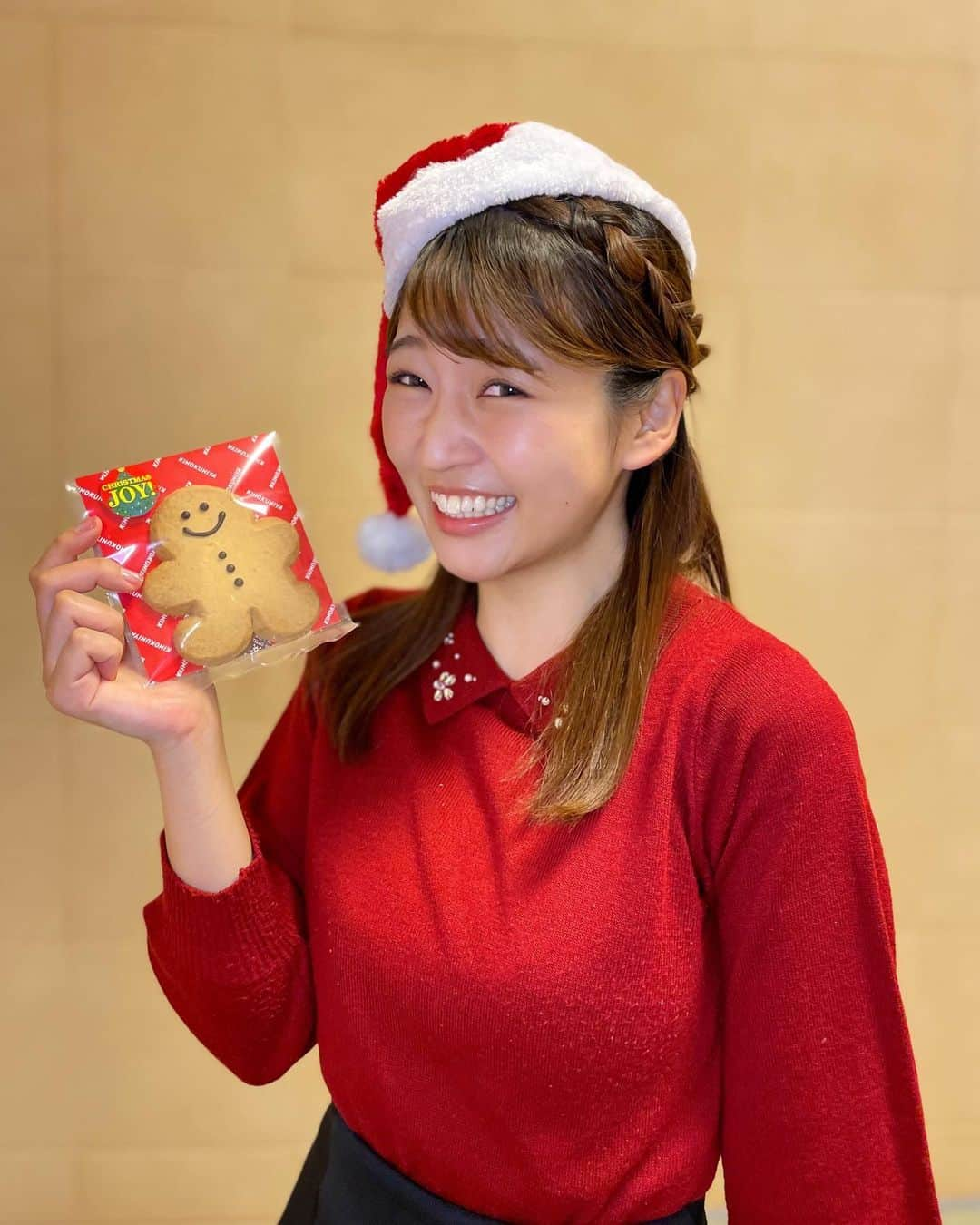 山下佳織さんのインスタグラム写真 - (山下佳織Instagram)「明日はクリスマスですね🎄☺️ 仕事でお世話になっている方から ジンジャークッキーくんのプレゼント🎁 サンタさんだけど、貰っちゃいました  #クリスマスプレゼント #santaclaus #gingerbeard #christmas #merrychristmas」12月24日 13時49分 - yama0130kaori