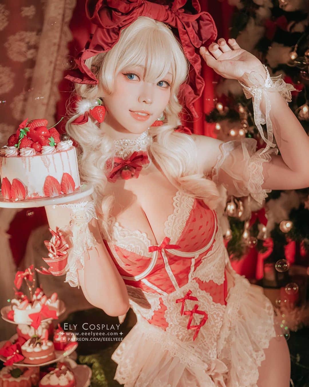 Elyさんのインスタグラム写真 - (ElyInstagram)「𝒲𝒾𝓈𝒽 𝓎𝑜𝓊 𝒶 𝓈𝓌𝑒𝑒𝓉 & 𝓁𝑜v𝑒𝓁𝓎 𝒞𝒽𝓇𝒾𝓈𝓉𝓂𝒶𝓈 𝐸v𝑒.💕 Strawberry cake girl for Christmas 🎄 Full  set(24p) in this month set D 💌 ✧～✧～✧～✧ メリークリスマス~イブ🎄 甘くて素敵な夜を過ごしてね～✨ ✧～✧～✧～✧ 今年的聖誕原創是草莓奶油蛋糕~🍰 祝你有個甜美的聖誕夜💗 完整寫真組(24p)收錄在本月D組  #ely #elycosplay #originalcharacter #オリジナル #cosplay #strawberry #strawberryshortcake #ショートケーキ #originalcosplay」12月24日 15時10分 - eeelyeee