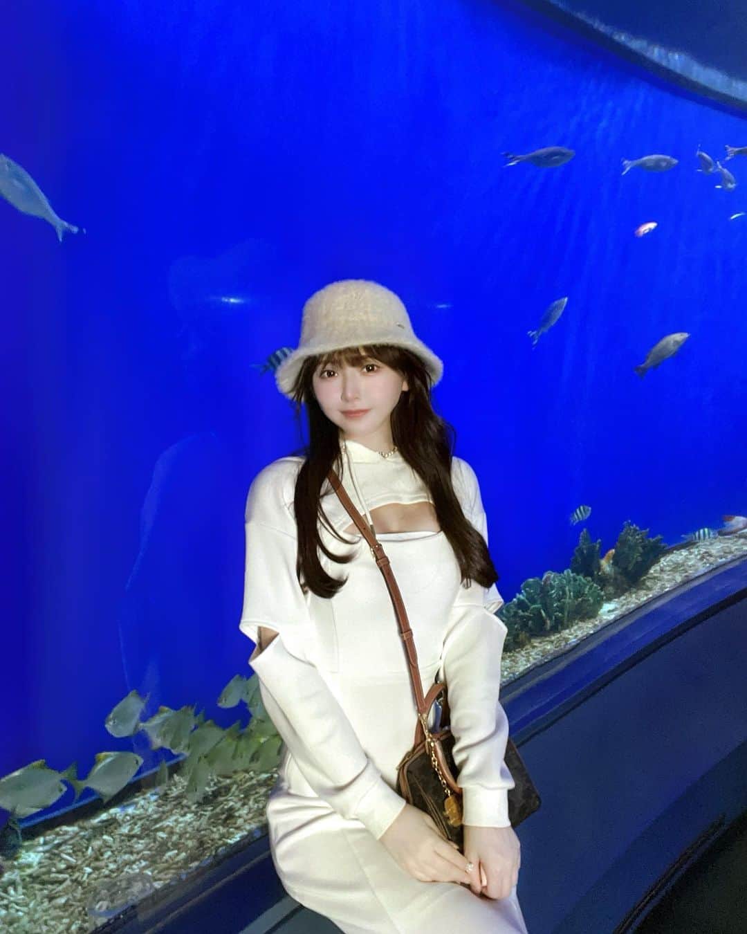 RINKAさんのインスタグラム写真 - (RINKAInstagram)「. 水色はここ数年好きな色上位に食い込んできております。 . 5枚目の魚とエイがすきで 追っかけまわしてた。 . エイの裏側かわいいよね☁️ . ぶちゃ可愛いのが好き。 . . #北海道 #札幌#さっぽろ　#すすきの  #ススキノ #キャバクラ #キャバ嬢#キャバ #ニュークラブ #ニュークラ  #ラウンジ #すすきのキャバクラ #キャバ嬢 #キャバクラ嬢  #ニュークラ嬢 #ホステス #すすきのキャバ嬢 #すすきのグルメ #札幌観光  #美女 #可愛い #可愛い女の子 #グラビア #銀座  #北新地 #錦 #中洲 #六本木#かわいい女の子」12月24日 19時02分 - rinka.716