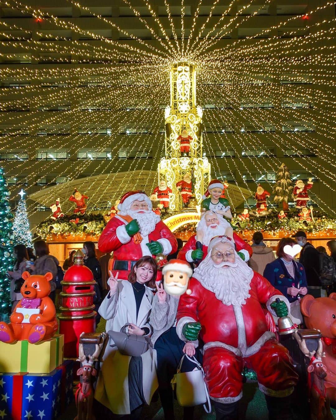 的場絢香さんのインスタグラム写真 - (的場絢香Instagram)「* ⁡ キラキラのふくおか🎄⸝⋆ ⁡ クリスマスマーケットや博多駅、 いろんなところにツリーが飾られていて クリスマスムード高まった~~🥨🍷♡ ⁡ みなさん素敵な週末を🎅🏻♩HoHoHo~ ⁡ _ _ _ #マトバ旅 #福岡 #博多 #クリスマス #母娘旅」12月24日 20時24分 - ayaka_matoba