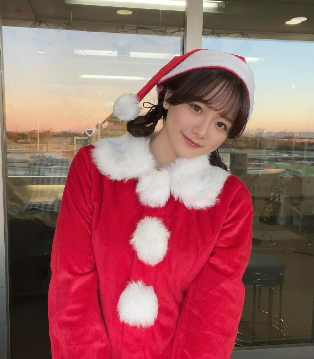 森香澄さんのインスタグラム写真 - (森香澄Instagram)「. メリークリスマス🎄✨ ウイニング競馬はサンタの格好でお届けしました。 この後はFOOT×BRAINです！」12月24日 20時29分 - mori_kasumi_