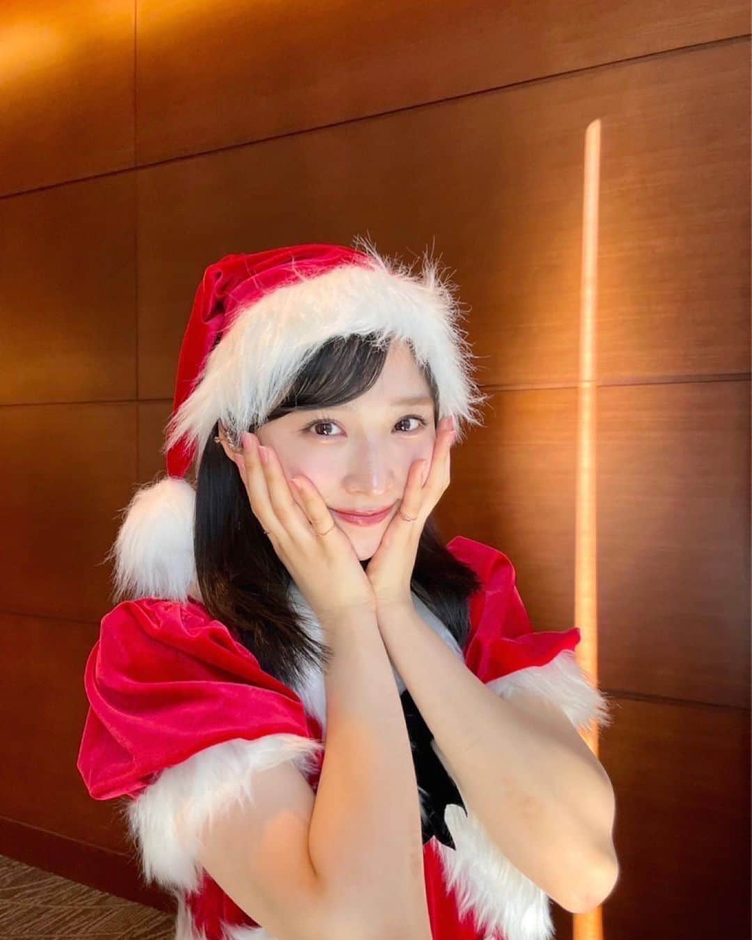 小栗有以さんのインスタグラム写真 - (小栗有以Instagram)「Merry Christmas Eve🎄🎁💫  クリスマスってケーキが 食べたくなります🍰🍴  皆さんはどこのケーキが オススメですか？？  #merrychristmas  #メリークリスマス #クリスマスケーキ」12月24日 21時22分 - yuioguri_1226