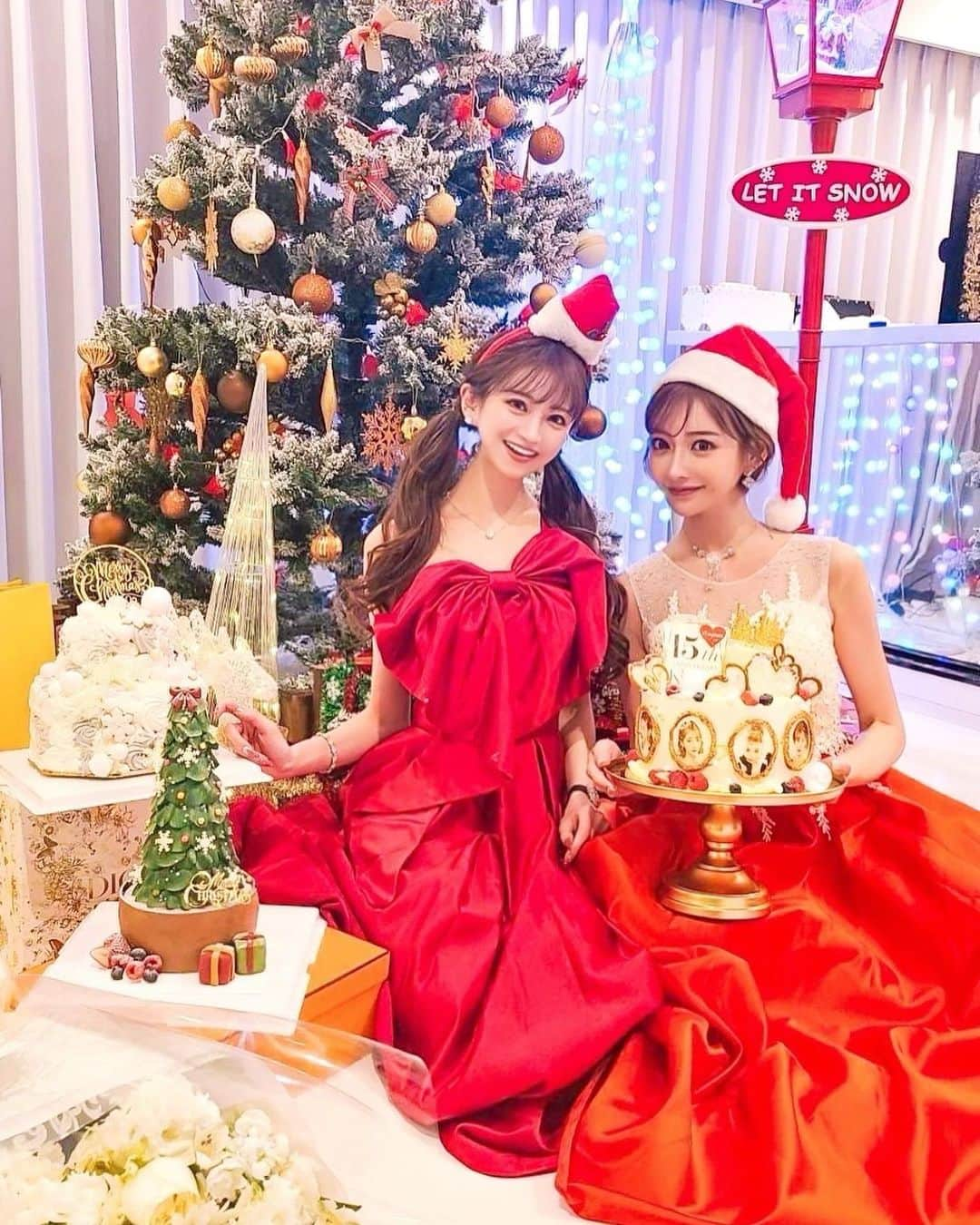 明日花キララさんのインスタグラム写真 - (明日花キララInstagram)「可愛すぎるえみりサンタさんと クリスマスパーティー🎅🏻🤍🎁🎂🎄❣️ おうちは今年もXmasに犯されてます！！きらきら🦌✨ 皆さま素敵なchristmasをお過ごしください💌 #happyholidays  #christmas  #christmastree  #えみキラ」12月24日 22時33分 - asukakiraran