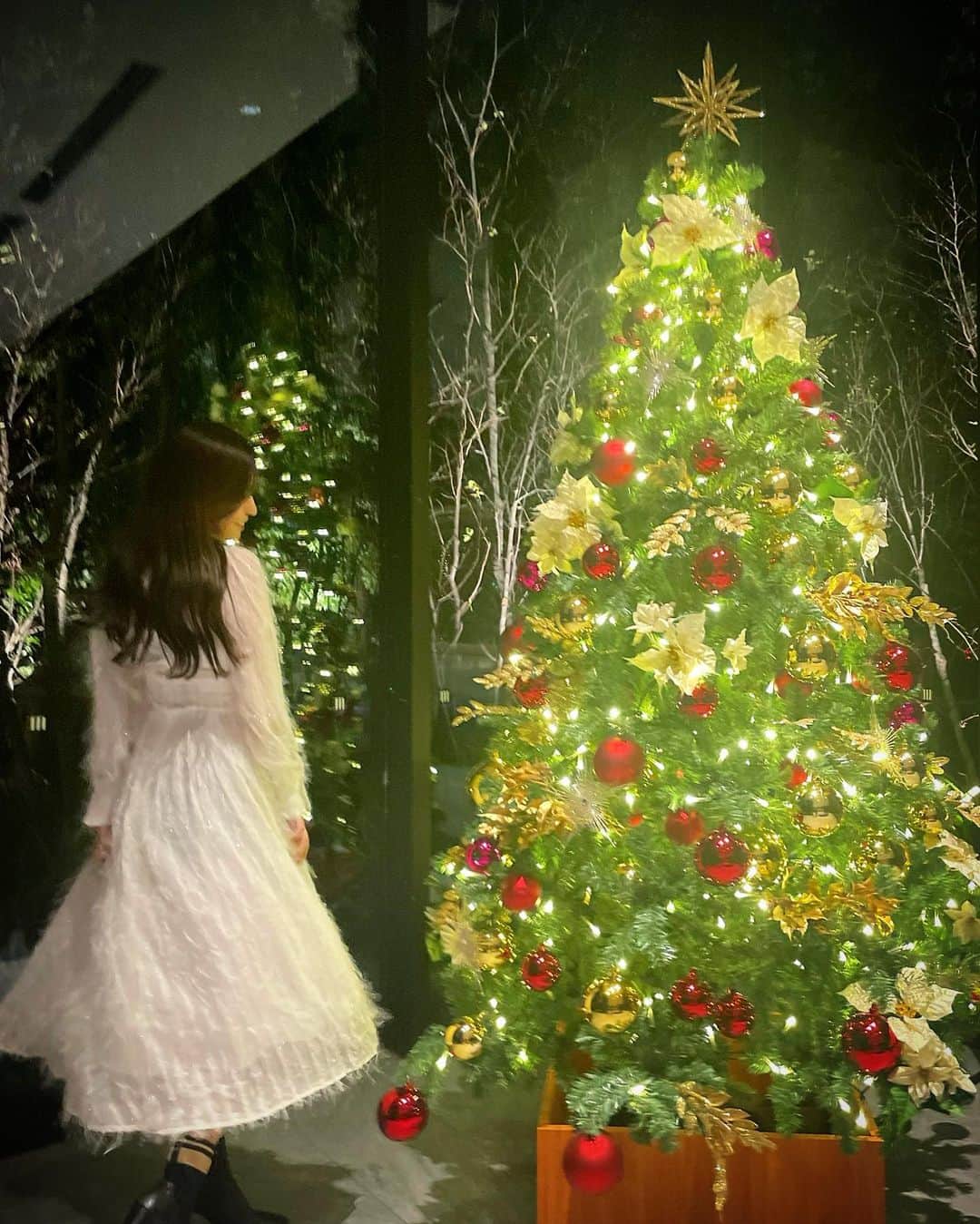 黒澤ゆりかさんのインスタグラム写真 - (黒澤ゆりかInstagram)「Merry Christmas eve🎄  引越ししてずっとバタバタだったのですがやっとダンボール片付きました📦笑  今年は土日のクリスマスですね☺️💓 皆様素敵なクリスマスをお過ごしください☺️  久しぶりのふわりでした💓  クリスマスディナーのワンピースは @fuwari_flow でした☺️  雪みたいでお気に入り❄️」12月24日 23時20分 - yurikakurosawa
