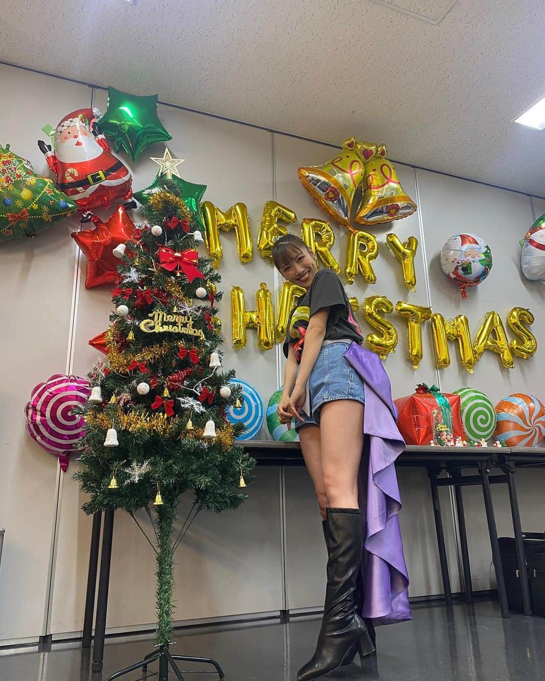 高城れにさんのインスタグラム写真 - (高城れにInstagram)「Happy Merry Christmas🎄🎅  #happy #merrychristmas  #いぶ  #🎄 #🎅🏻」12月24日 23時35分 - takagireni_official