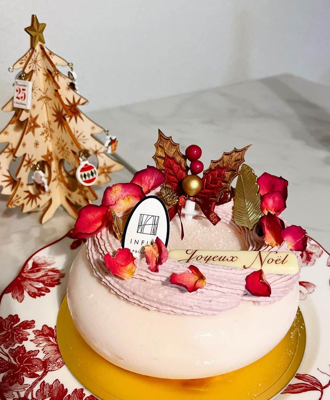 釜井美由紀さんのインスタグラム写真 - (釜井美由紀Instagram)「𝑀𝑒𝑟𝑟𝑦 𝐶ℎ𝑟𝑖𝑠𝑡𝑚𝑎𝑠 𐂂♡♡ ⁡ ⁡ 週末はお仕事なので今年はクリスマス感があまりなかったですが…  お家で美味しいケーキを食べて幸せな気持ちです🤤 ⁡ みなさま 素敵なクリスマスをお過ごしください🎄💝✨ ⁡ #Christmas #merrychristmas #happyholiday #クリスマス #クリスマスケーキ #infini」12月24日 23時35分 - miyuki.kamai