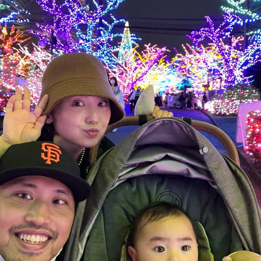 おのののかさんのインスタグラム写真 - (おのののかInstagram)「🎄 Merry Xmas❤️ 少し前にイルミネーションをみにいきました⭐️  観覧車は少し怖かったみたいで くっついてきて可愛かったな。笑  最後の動画は夫渾身のカウントダウン。 ぜひご覧ください✌️笑 娘がいちばん冷静です👶🏻🌿」12月24日 23時48分 - ononono_ka