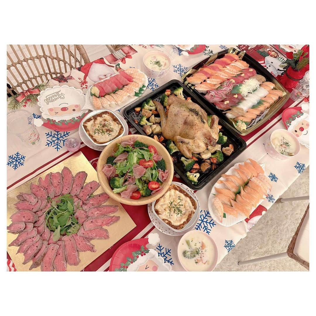 辻希美さんのインスタグラム写真 - (辻希美Instagram)「Merry Xmasイヴ🎄🎅💕💕"  杉浦家はイヴ🎄がメインです❤️  明後日青空の誕生日だから明日は準備日🎂💕✨✨"」12月25日 0時04分 - tsujinozomi_official