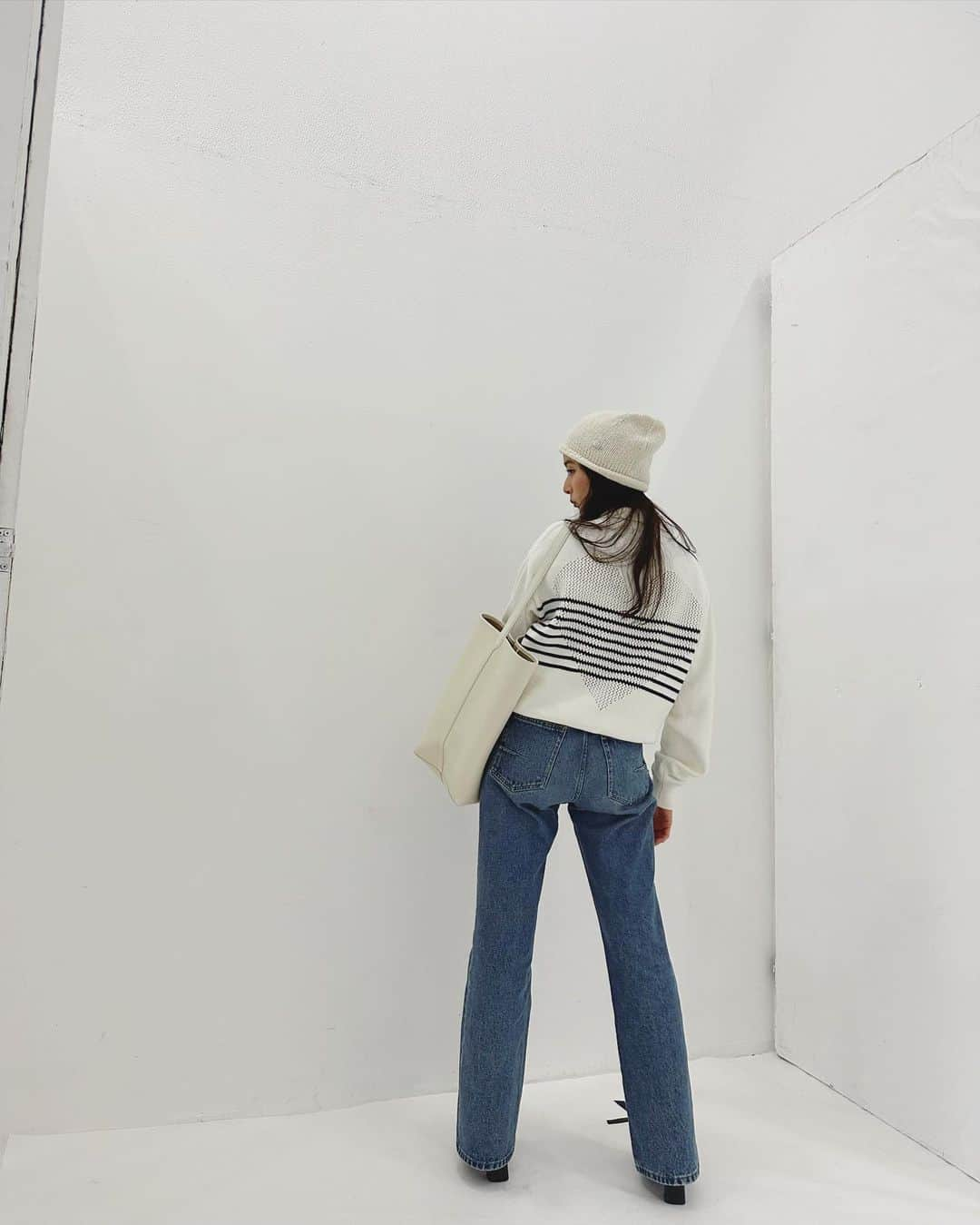 新木優子さんのインスタグラム写真 - (新木優子Instagram)「私服  jacket : @throw_by_sly  knit : @nknit_nknit  denim : @dior  bag : @therow  shoes : @snidel_official  hat : @ca4la_official」12月25日 0時05分 - yuuuuukko_