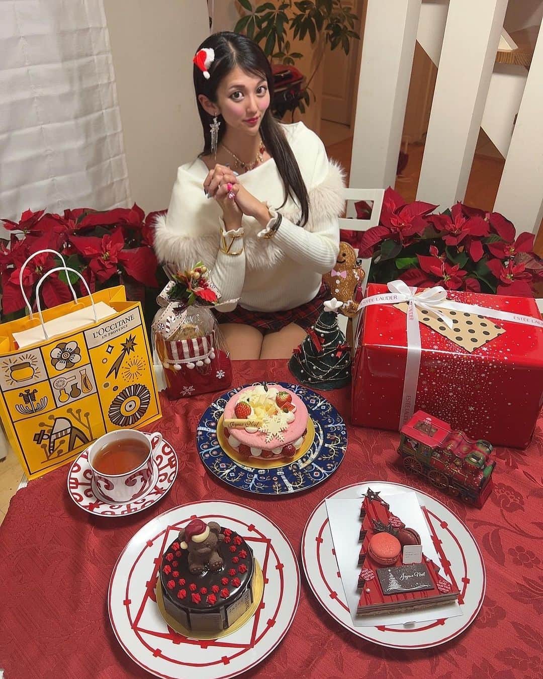 神谷麻美さんのインスタグラム写真 - (神谷麻美Instagram)「#クリスマスケーキ いっぱい💖🧸💖🎂🎄💖✨   #くまちゃん かわいいっ💖🧸🎂💖❄️🌈💖✨  ✨💖*.🎅🏻𝓜𝓮𝓻𝓻𝔂 𝓒𝓱𝓻𝓲𝓼𝓽𝓶𝓪𝓼🎄.*💖✨   #MerryChristmas2022 💖🎠🎄🎂💖✨」12月25日 1時28分 - asamice428