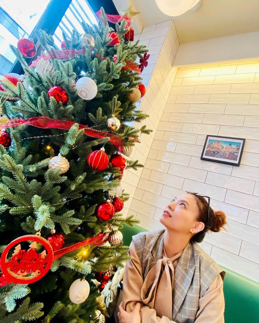 田野アサミさんのインスタグラム写真 - (田野アサミInstagram)「🎄🎁❤️ Merry Christmas！！！ いつかの私🫡☀️✨ 皆のクリスマスが素敵な日になります様に👏 #田野アサミ#asamitano#🎄 皆の愛溢れるたくさんのコメントがめちゃくちゃ素敵なプレゼント🎁になりました！ ありがとう！！」12月25日 8時48分 - tano_asami