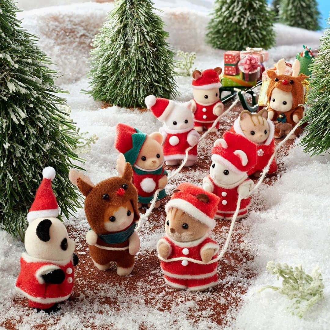 アクアビーズ公式さんのインスタグラム写真 - (アクアビーズ公式Instagram)「＼✨🎄Happy Holidays🎄✨／  シルバニア村のみんなはクリスマスを楽しんでいるみたい♪  みなさんも素敵なクリスマスになりますように🌟  #シルバニアファミリー #シルバニア #sylvanianfamilies #calicocritters #sylvanian #ドールハウス #dollhouse #ミニチュア #miniature #エポック社 #クリスマス #クリスマスツリー #christmas #happyholidays」12月25日 11時00分 - epoch1958_jp