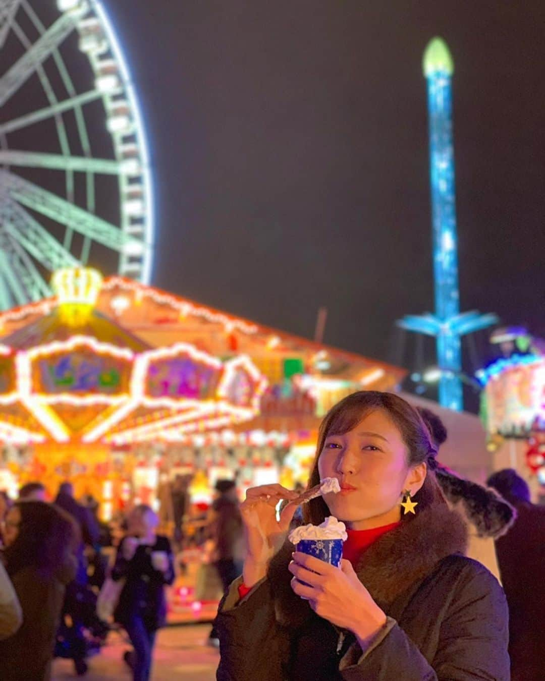 小澤陽子さんのインスタグラム写真 - (小澤陽子Instagram)「❄️🎄 Merry Christmas 🎄 ❄️  #入社してからは #クリスマスと無縁 #なので #2018年 #年越しロンドン の写真 #WinterWonderland  国によっては、クリスマスの イルミネーションを、年越しまで 残しておくところもあるんですね☺️🎄 おかげで味わえた2018年の想い出です💭  さて！  今日も中継がんばってきます⛸❄️ 全ての選手が、想い想いの演技をできますように…。  #全日本フィギュアスケート選手権 今日は、#男子フリー 決戦の日です🔥  ちなみに、、 有馬記念は、仕事に集中して買いそびれてしまうので、 もう買いました！！笑🏇 本命はもちろん…🫶🏻  #夢のグランプリ #有馬記念」12月25日 11時09分 - yoko.ozawa729