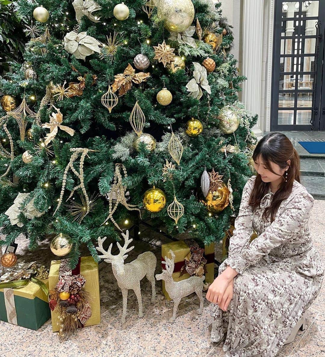 橘珠里さんのインスタグラム写真 - (橘珠里Instagram)「❆ 𓂃𖠰‪𓈒𓏸☃︎ ◌𓈒𓐍 𓈒  𝗪𝗶𝘀𝗵𝗶𝗻𝗴 𝘆𝗼𝘂 𝗮𝗻𝗱 𝘆𝗼𝘂𝗿𝘀 𝗮 𝗵𝗮𝗽𝗽𝘆 𝗵𝗼𝗹𝗶𝗱𝗮𝘆 𝘀𝗲𝗮𝘀𝗼𝗻⋆͛  素敵なクリスマスをお過ごしください🎄  𝗱𝗿𝗲𝘀𝘀… @tocco_closet  再販でgetできたワンピース👗  またもや完売中なので、気になる方は入荷連絡に登録してみてください 𓈒𓐍◌  #toccocloset #tocco #dress #winterfashion #onepiece #christmastree #happyholidays #japanesefashion #tokyo #トッコクローゼット #トッコ #ワンピース #大人コーデ #大人可愛いコーデ #大人かわいいコーデ #ワンピースコーデ #ブーツ #ブーツコーデ #クリスマスツリー #クリスマス #冬服 #冬服コーデ #ハーフアップ #166cmコーデ #166cm」12月25日 12時25分 - jurinu