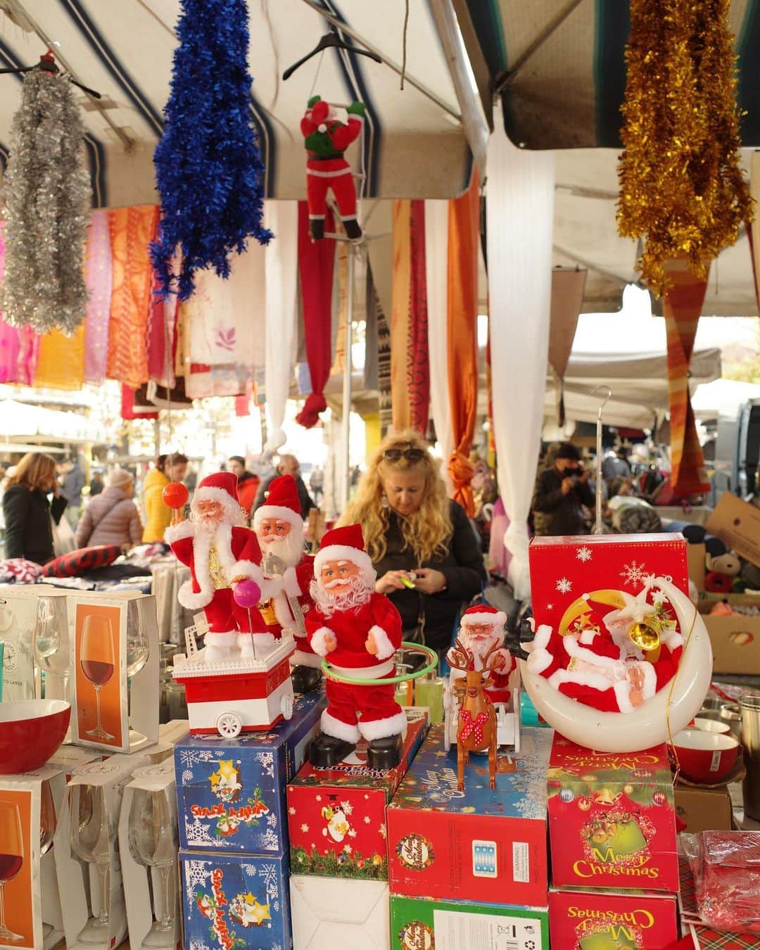 新井郁さんのインスタグラム写真 - (新井郁Instagram)「#merrychristmas  #🎄 #paris #milano #🎅🏻  #christmasmarket #gr3x   皆さま、良き週末を。☺︎」12月25日 12時48分 - araiiku_official