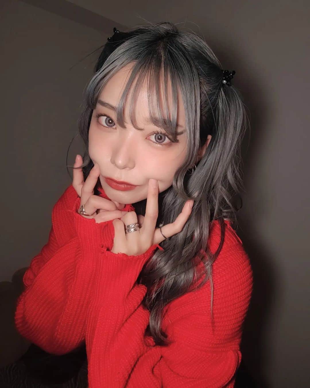 mam（まむ）さんのインスタグラム写真 - (mam（まむ）Instagram)「Merry Christmas🎅🎄♥♥♥ ささやかながら昨日はケーキも🎂チキンもたべた👍👍(5枚目の写真のケーキ) その前に事務所でやったクリスマスパーティーも、楽しかったな😭  みんなはどんな一日にする？どんな一日になった？♥️ 今日はめいっぱい楽しもう👍👍だって2022のクリスマスは今日しかないから💞 #ヴィヴィアンウエストウッド#mam_ootd」12月25日 13時54分 - mam_11_11