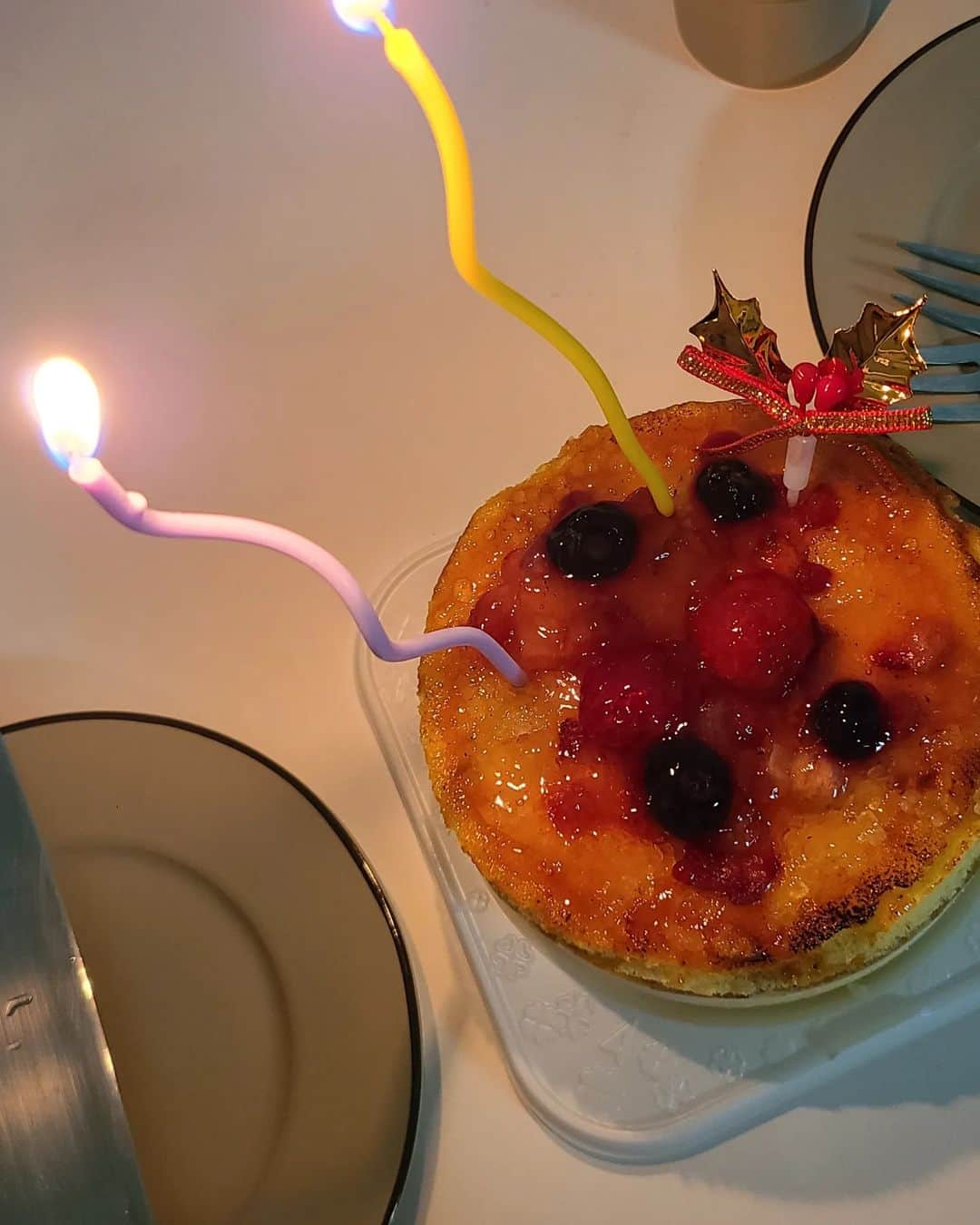 mam（まむ）さんのインスタグラム写真 - (mam（まむ）Instagram)「Merry Christmas🎅🎄♥♥♥ ささやかながら昨日はケーキも🎂チキンもたべた👍👍(5枚目の写真のケーキ) その前に事務所でやったクリスマスパーティーも、楽しかったな😭  みんなはどんな一日にする？どんな一日になった？♥️ 今日はめいっぱい楽しもう👍👍だって2022のクリスマスは今日しかないから💞 #ヴィヴィアンウエストウッド#mam_ootd」12月25日 13時54分 - mam_11_11