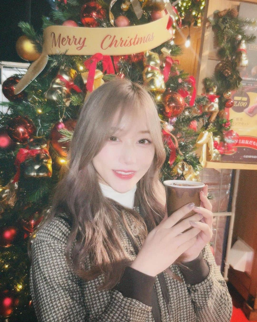 小湊優香さんのインスタグラム写真 - (小湊優香Instagram)「🎄🦌🛷🎅🏻´-⛄️🌟   #クリスマスマーケット #クリスマス #Xmas #christmas #Tokyo  #リンツ  #リンツチョコレート  #Lindor  #lindorchocolate  #フィルムカメラ  #film」12月25日 17時51分 - y.miranic