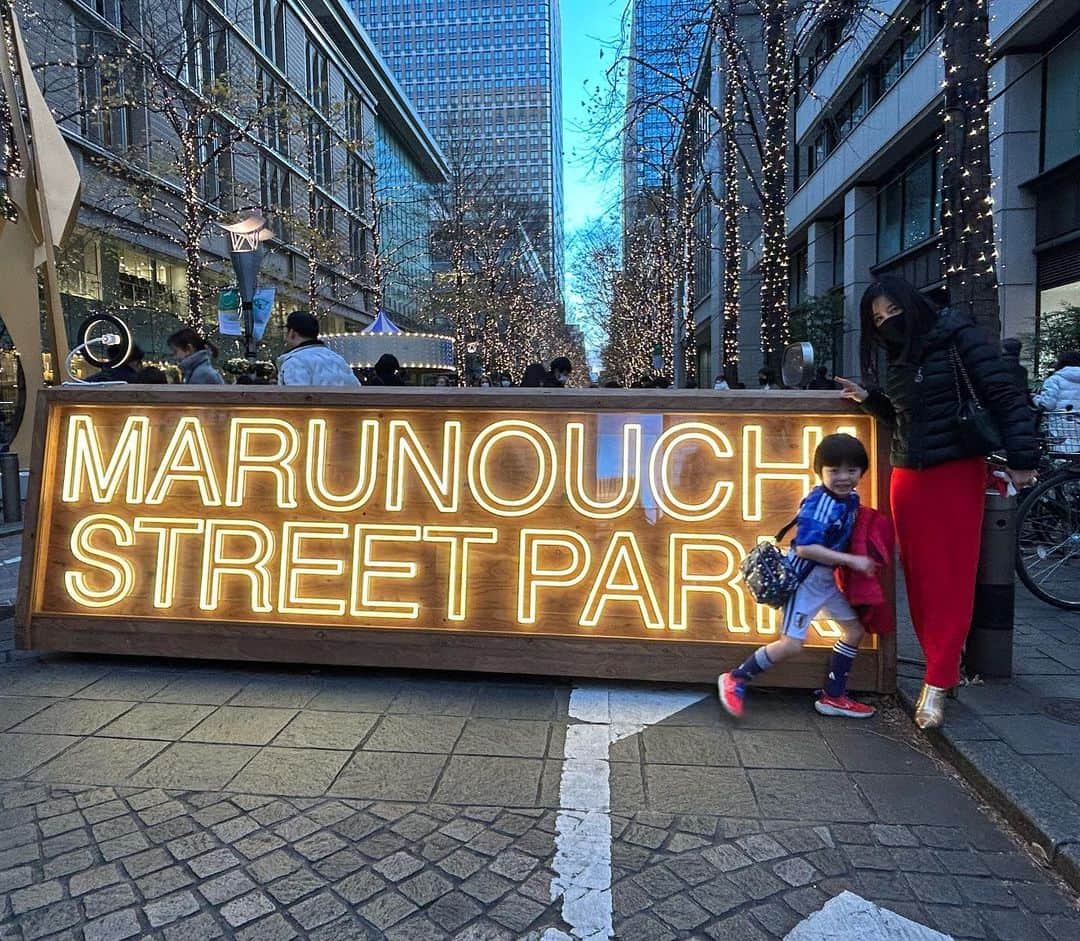中岡由佳さんのインスタグラム写真 - (中岡由佳Instagram)「❇︎ 丸の内仲通りのクリスマス🎄いろいろなイベントが面白い✨ #marunouchi  #marunouchistreetpark」12月25日 18時43分 - yuka_nakaoka