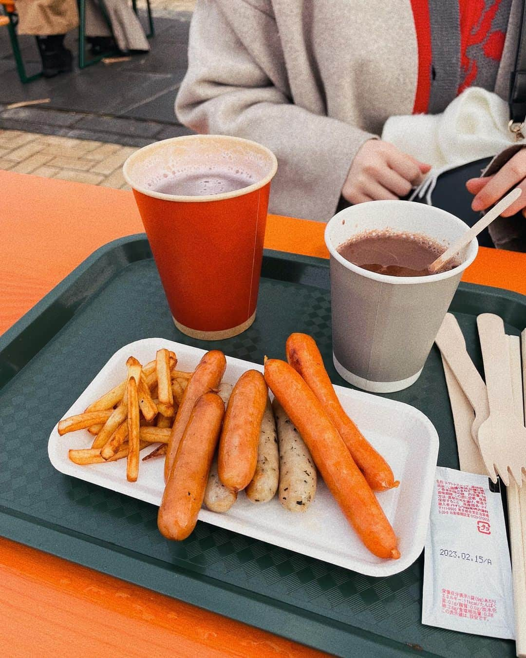 未梨一花さんのインスタグラム写真 - (未梨一花Instagram)「#christmasmarket    今年も行けました~🍷 ソーセージ食べてホットワイン呑んで 外でも中でも色々お買い物して クリスマスを大満喫した休日でした◎   もう来年が待ち遠しい🎄🎅🏻🦌🎁     #横浜 #赤レンガ倉庫 #クリスマスマーケット」12月25日 19時25分 - 1ka__3ri