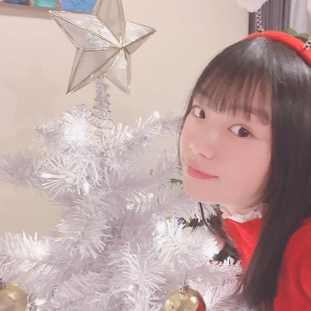 ひまひまチャンネルさんのインスタグラム写真 - (ひまひまチャンネルInstagram)「🎅🏻🎅🏻🎅🏻  メリークリスマス！！  今日はおうちでミニクリスマスパーティーでした～💞💞💞  みんなはクリスマスプレゼント届きましたか？🥺💞  私は本物のクリスマスプレゼントは明後日くらいに届きそうです！！！    #ひまひまチャンネ #ひまひま  #クリスマス」12月25日 19時53分 - himahima_channel